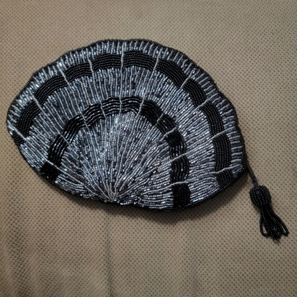 Vintage glass beaded evening clutch shell shape - Picture 9 of 9